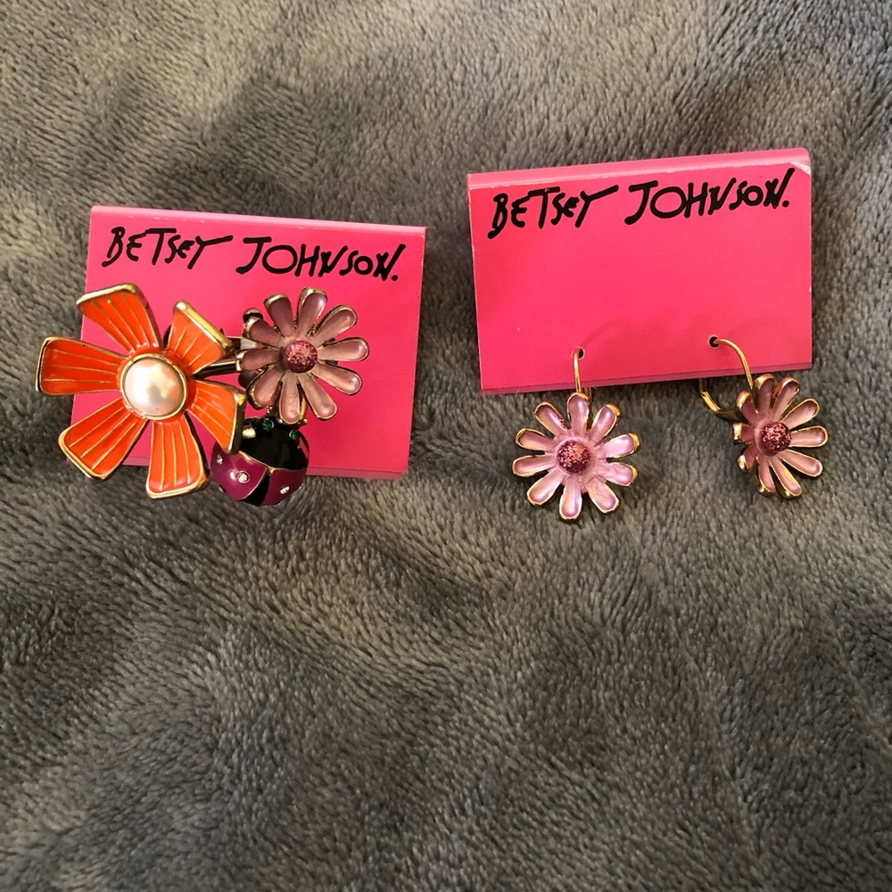 💖Betsey Johnson Ring and Earring set💖
